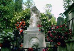 墓园雕塑：镌刻永恒的玖犀诗篇