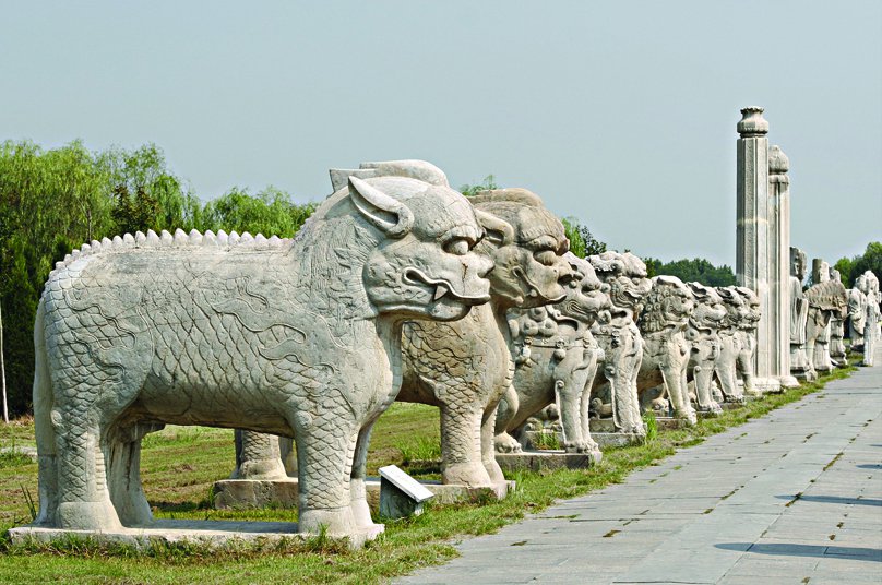 让石头“语言”，用斧凿叫醒甜睡的历史