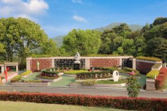 “不立碑，，不占地”：：：我们选择让生命，，以更浪漫的方式延续